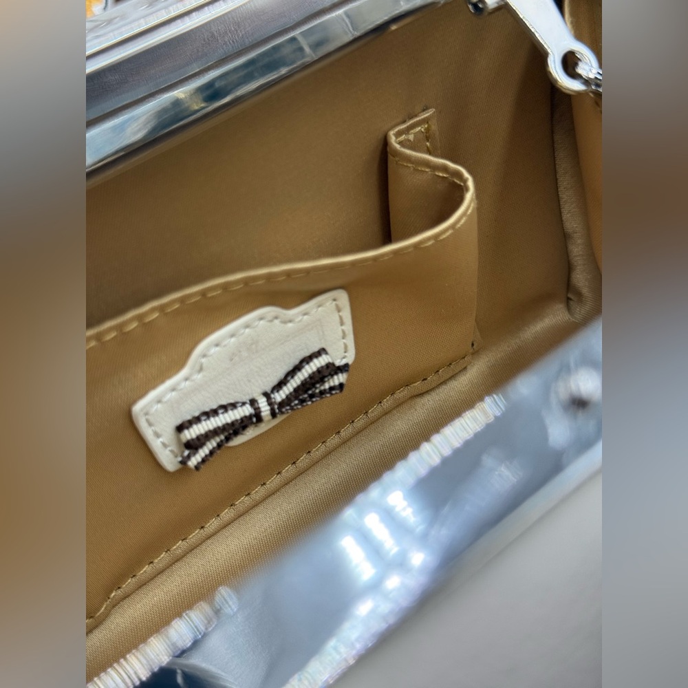 🆕 HENRI BENDEL 🧿 NWOT Ivory Leafy Crystal Embellished Clutch, with Chain Strap - Picture 13 of 15